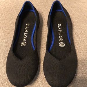 Rothy’s round toe flats in black size 8